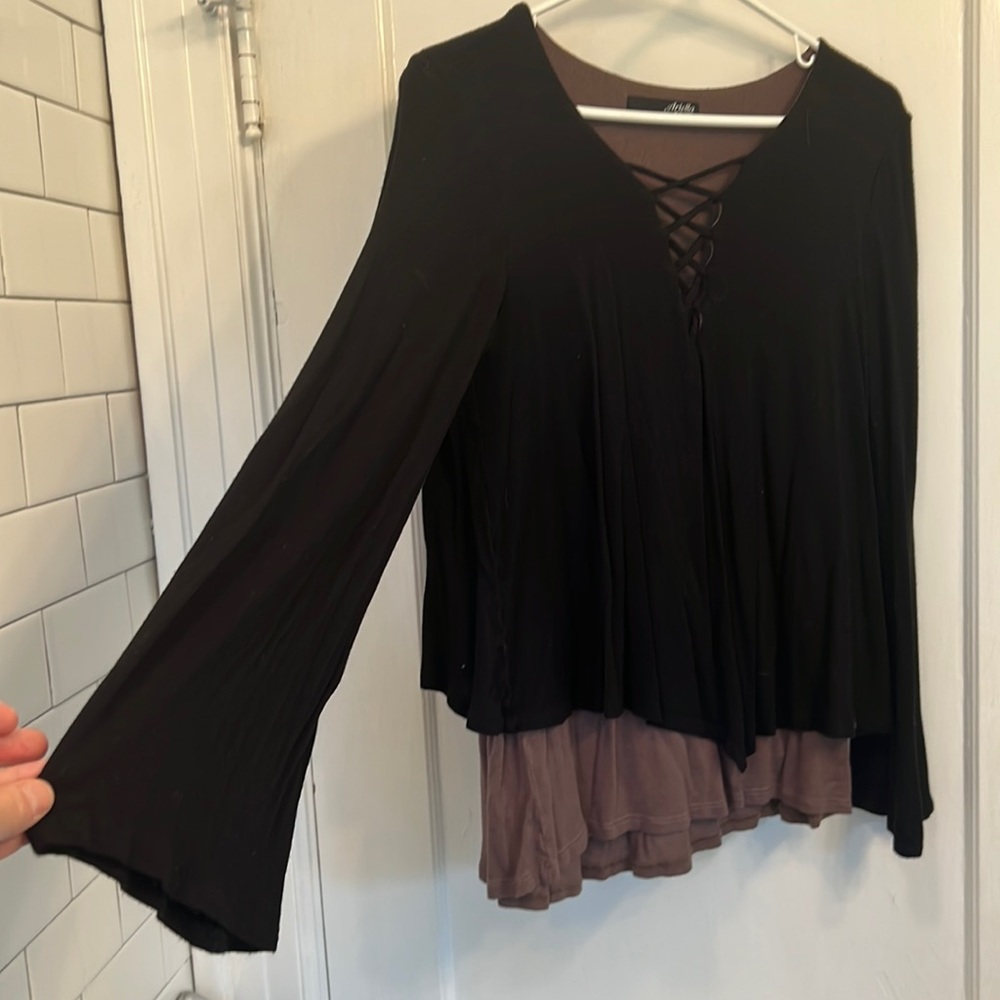 Made in America soft rayon top w flow sleeves